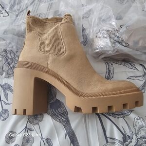 Jennifer Lopez Beige Chunky Heel Boots